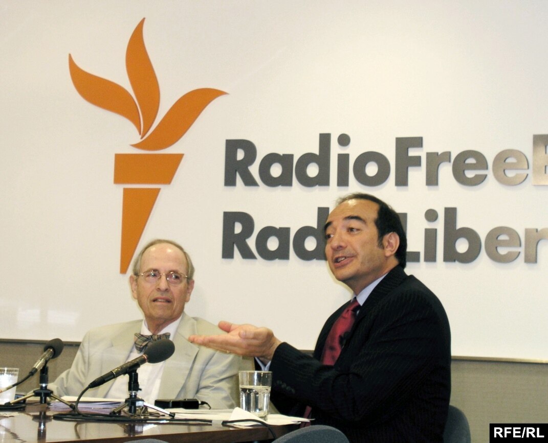 Видео страпон спермы