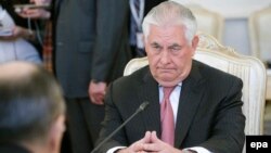 Rex Tillerson və Sergei Lavrov 