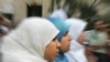 Өзбекстан окуучулары: мектепке – ооба, мечит менен интернетке – жок!