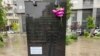 Pllaka përkujtimore ku mungon emri i Elizabetës, po ashtu e vrarë në shpërthimin e 13 marsit në Mitrovicë. 