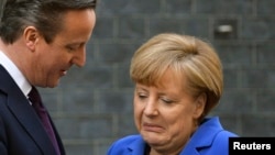 Ұлыбритания премьері Дэвид Камерон (сол жақта) мен Германия канцлері Ангела Меркель. Лондон, 27 ақпан 2014 жыл. (Көрнекі сурет)