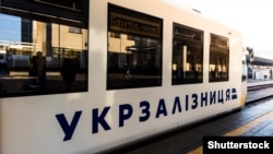 Kyiv Boryspil Express між центральним залізничним вокзалом у Києві і аеропортом «Бориспіль» курсує з 30 листопада 2018 року
