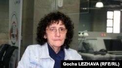 Манана Менабде уверена, что, занимаясь абсолютно разными видами искусства, главное оставаться предельно честным с самим собой и отдаваться делу без остатка и без скидки на основную профессию