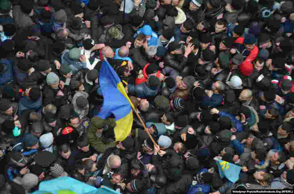Pro-Ukrainian and Pro-Russian supporters during the protest near the parliament building in Simferopol.