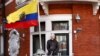 Джулиан Ассанж на балконе посольства Эквадора в Великобритании, 19 мая 2017 года 