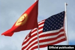Флаги Кыргызстана и США