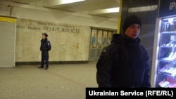 Закрита станція метро «Майдан Незалежності» після одного з попередніх повідомлень про замінування