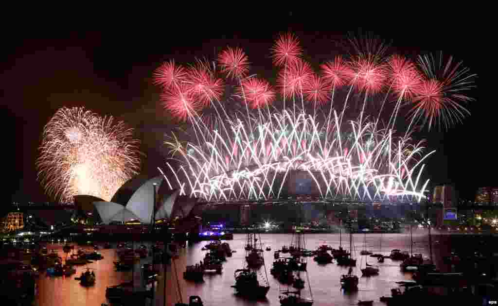 A New Year's Eve fireworks show takes place on Sydney Harbour at Mrs Macquarie's Chair in Sydney, Australia on January 1. (epa/Nikki Short)