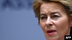 Урсула фон дер Лайен е министър в кабинетите на Меркел от началото на управлението ѝ през 2005 г.