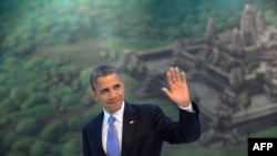 U.S. President Barack Obama arrives at the Peace Palace in Phnom Penh on November 19 for the East Asia Summit. 