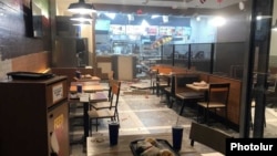 Первый этаж пункта быстрого питания Burger King после взрыва