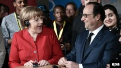 Angela Merkel dhe Francois Hollande gjatë takimit të tyre në qytetin Mec