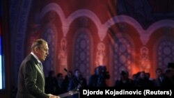 Sergei Lavrov məbəddə çıxış edir