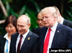 U.S. President Donald Trump (right) and Russian President Vladimir Putin talk on the sidelines of the APEC summit in November in Vietnam.