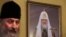 Глава УПЦ (Московського патріархату) митрополит Онуфрій у своїй резиденції, на стіні – портрет Московського патріарха Кирила, глави Російської православної церкви. Київ, 4 січня 2017 року