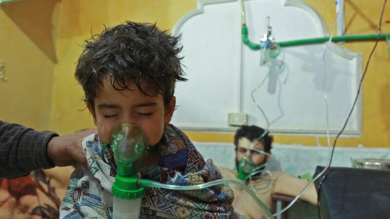 Dhjetëra të vrarë në një sulm të dyshuar kimik në Siri