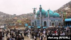 تصویر آرشیف: زیارت کارته سخی در کابل که همه ساله در نوروز شور و هلهلهٔ فراوان در آن وجود داشت .