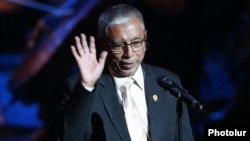 Armenia - Ronhingya community lawyer Kyaw Hla Aung receives the 2018 Aurora Prize for Awakening Humanity at a ceremony in Yerevan, 10 June 2018.