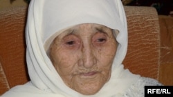 112-летняя Улбала Бейсенова. Село Шарапхана Казыгуртского района Южно-Казахстанской области, 20 марта 2010 года.