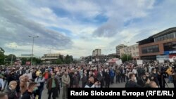 На плоштадот во Тетово се собраа граѓани за да протестираат поради поскапување на струјата