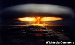 Rachetele nuclear rusești "Bulava" pot fi trase de pe submarin și au o rază de 8000 km ...