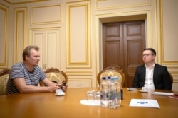 Євген Солонина, журналіст Радіо Свобода (л) та Сергій Пунь, відповідальний за реформу СБУ (п)