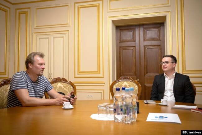 Євген Солонина, журналіст Радіо Свобода (л) та Сергій Пунь, відповідальний за реформу СБУ (п)