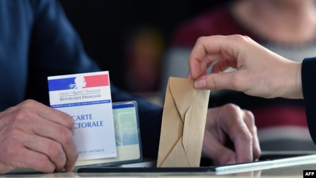Glasanje na izborima u Francuskoj