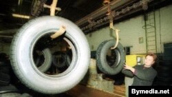 Belarus -- "Belshina" truck tires factory, production of tires, Babruisk city, Feb-2002