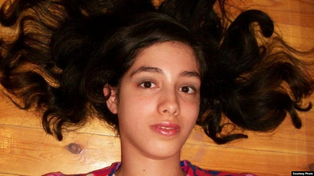 Әдемі жалаңаш ерлер мен әйелдер