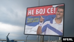 Na prethodnom cenzusu u Crnoj Gori 2011. postavljeni su bili bilbordi sa likom srpskog tenisera Novaka Đokovića uz poruku "Ne boj se! Budi ono što jesi!"