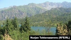 Озеро Сары-Челек в Джалал-Абадской области КР.