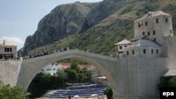 Bosnia - The famous Old Bridge in the southern Bosnia-Herzegovina's city of Mostar officially reopened, 23Jul2004