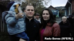 Alexandru Ursu, împreună cu familia, la momentul eliberării. 5 noiembrie 2012