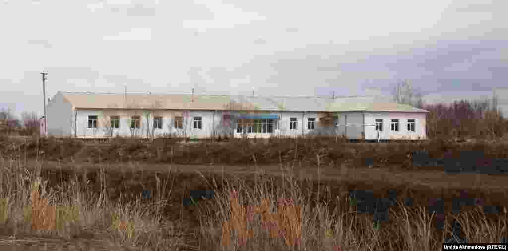Казахская школа в селе Алгабас.