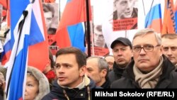 Михаил Касьянов и Илья Яшин на траурном шествии памяти Бориса Немцова 