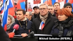 Михаил Касьянов среди соратников на траурном шествии памяти Бориса Немцова