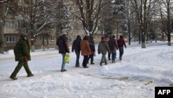 Украінскія ваеннапалонныя ў кантраляваным сэпаратыстамі Ілавайску 4 сьнежня.