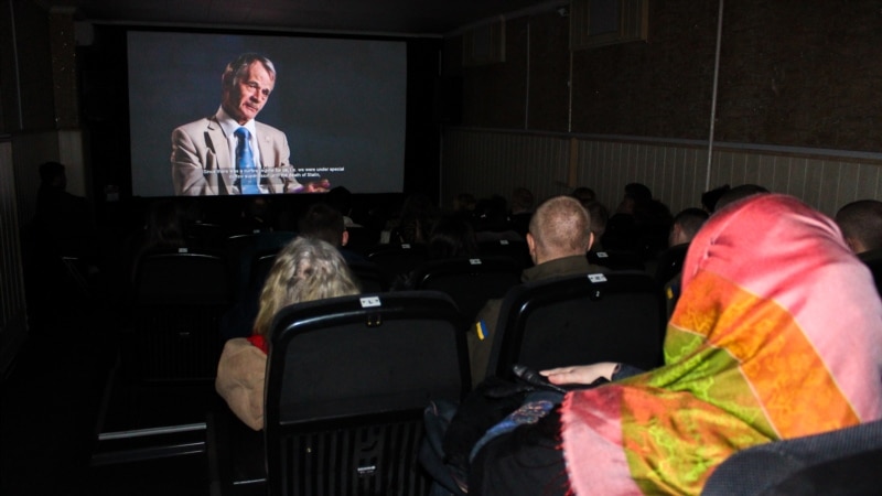 Жителям Запорожья кинопоказом напомнили о начале оккупации Крыма