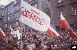 Protest al sindicatului „Solidaritatea” din centrul Varșoviei, Polonia, 3 mai 1982.