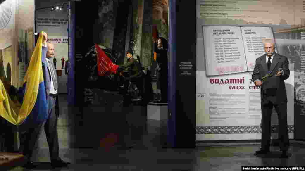 Експозиції музею розташовані на мінус першому поверсі в головному корпусі Національного музею історії України. Музей працює щодня з 9:00 до 20:00