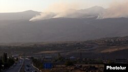 Armenia - A wildfire near Byurakan seen from a highway west of Yerevan, 5Sep2017.