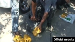 Изъятие наркотиков в ходе обыска автомобиля в городе Худжанд Согдийской области 28 июля 2011 года.