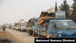 Caravană de refugiați în regiunea Idlib, ultima regiune siriană dominată de rebeli în războiul civil sirian