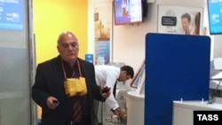Россия - Захвативший отделение «Ситибанка» разорившийся бизнесмен Арам Петросян, Москва, 24 августа 2016 г.