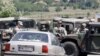 კოსოვო: KFOR-ის ჯარისკაცები ამოწმებენ კოსოვოში სერბიიდან მიმავალ ავტომანქანას