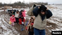 Migrantë në kufirin Serbi - Maqedoni