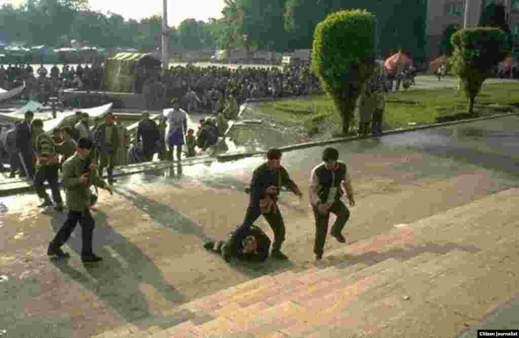 Government supporters punished those who challenged the authorities as violent incidents grew in Dushanbe during May 1992. &nbsp;