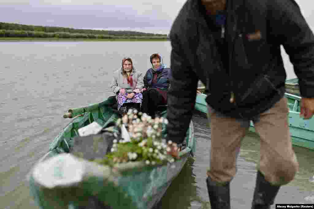 Local women crossing the Irtysh River.