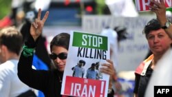За гомосексуальність в Ірані загрожує смертна кара. Секс-меншини змушені приховувати свою орієнтацію